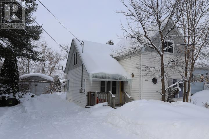 371 Elizabeth St, Sault Ste. Marie, Ontario  P6B 3H3 - Photo 1 - SM260178