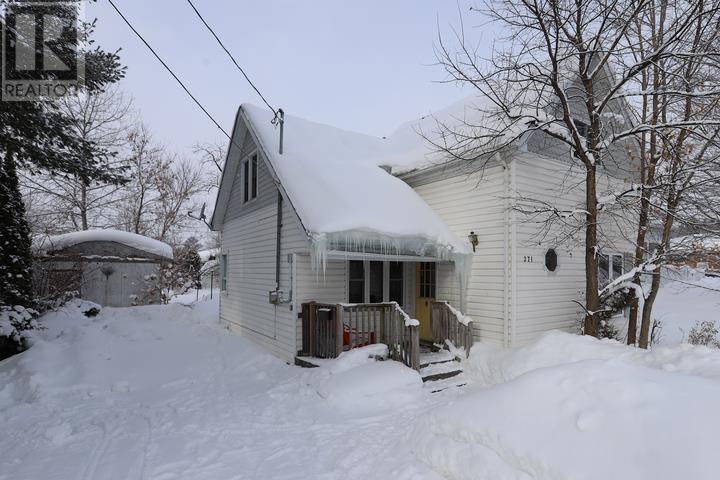 371 Elizabeth St, Sault Ste. Marie, Ontario  P6B 3H3 - Photo 2 - SM260178
