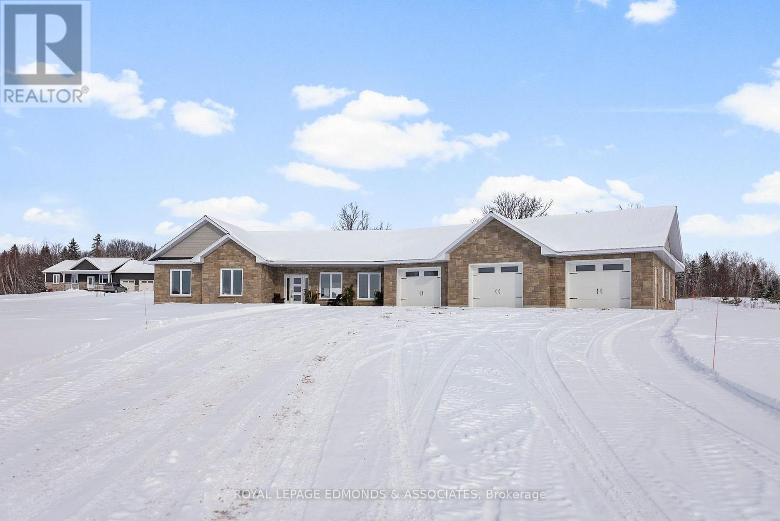 346 Foresters Falls Road, Whitewater Region, Ontario  K0J 1K0 - Photo 3 - X12738600