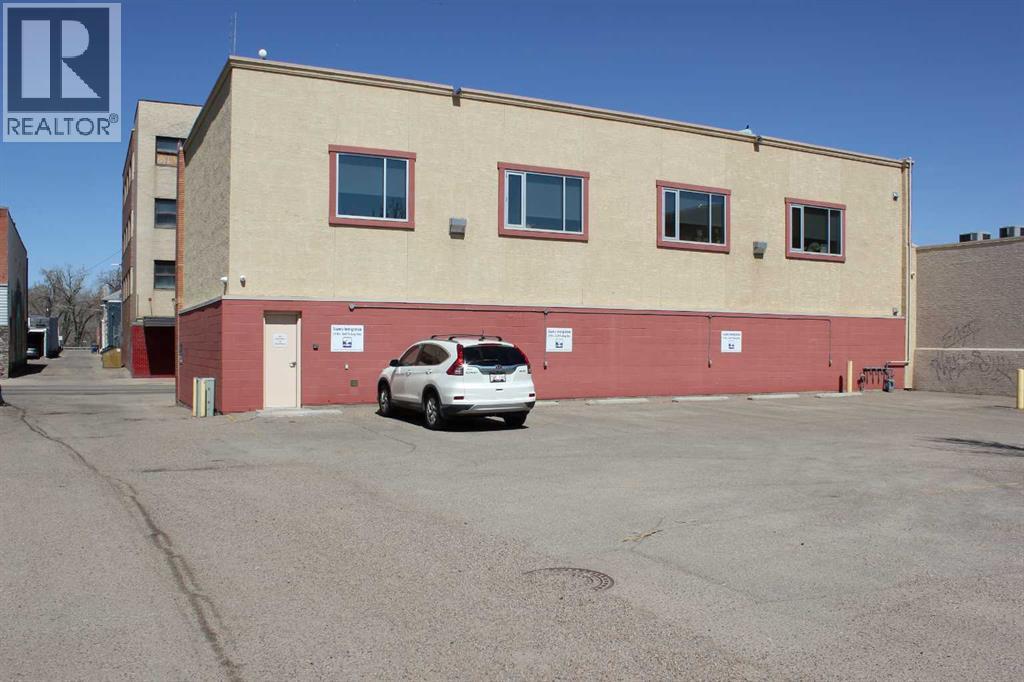 657 3 Street Se, Medicine Hat, Alberta  T1A 0H4 - Photo 2 - A2228271