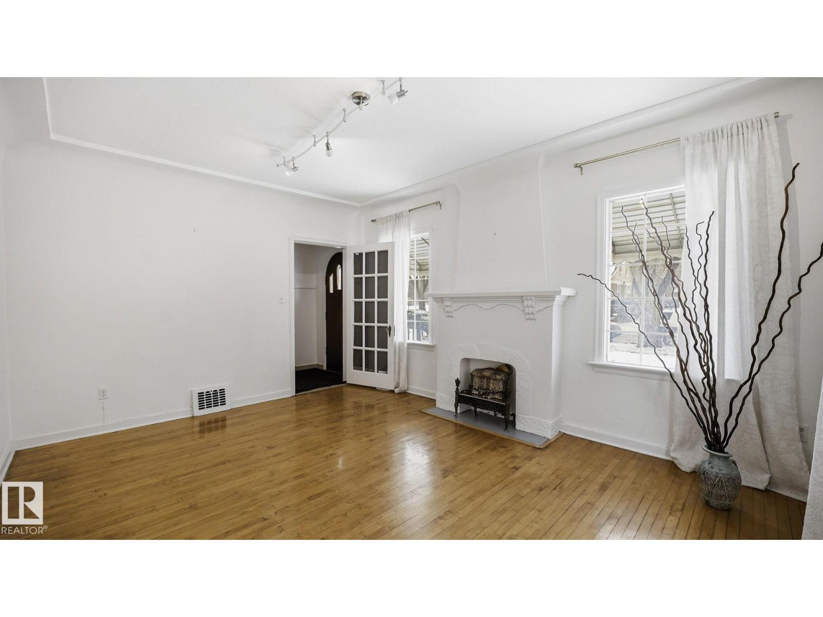 10149 122 St Nw, Edmonton, Alberta  T5N 1L7 - Photo 3 - E4471413