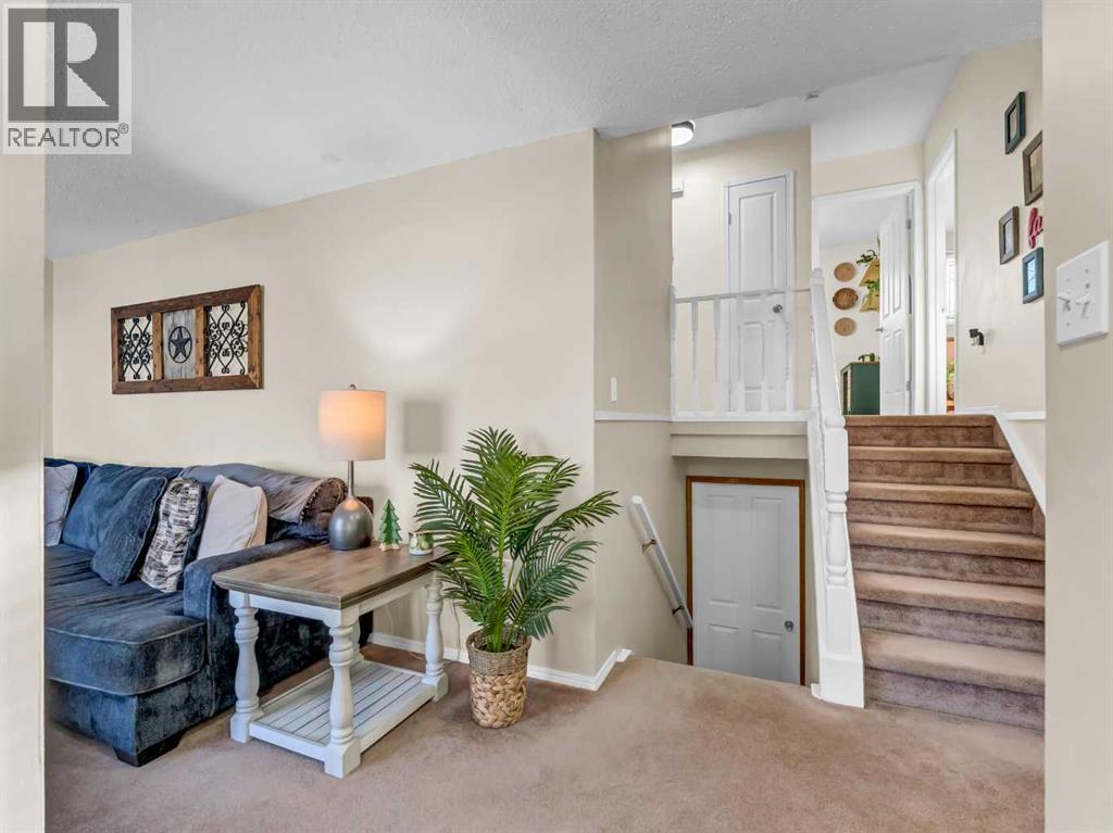 23 Ross Haven Avenue Se, Medicine Hat, Alberta  T1B 2R2 - Photo 4 - A2281161