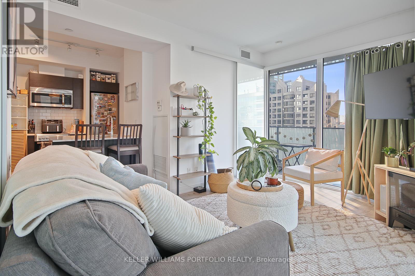 1409 - 42 Charles Street E, Toronto, Ontario  M4Y 0B7 - Photo 11 - C12738686