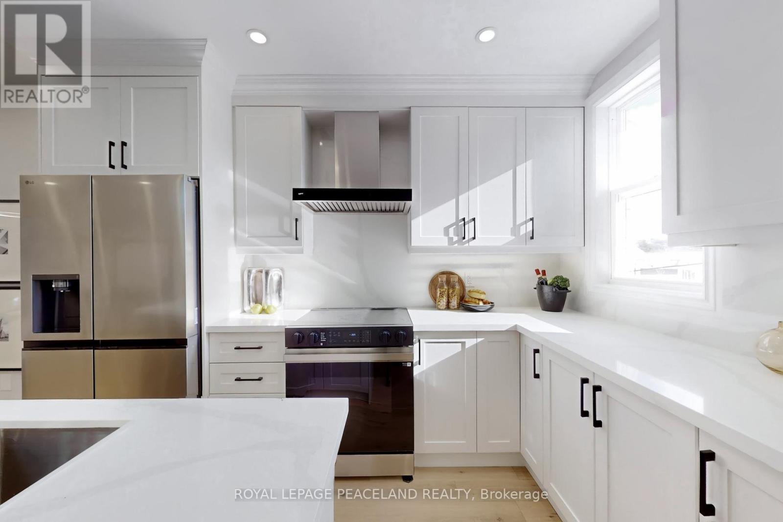 101 Marchmount Road, Toronto, Ontario  M6G 2B2 - Photo 12 - C12738726