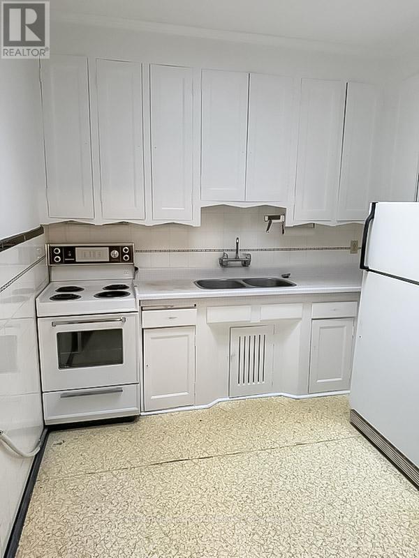 4 - 21 Castle Knock Road, Toronto, Ontario  M5N 2J3 - Photo 3 - C12738820