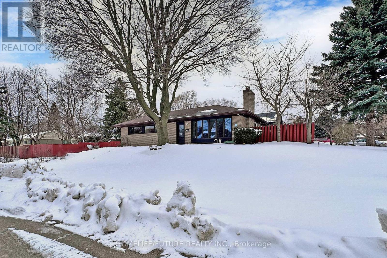 72 Treverton Drive, Toronto, Ontario  M1K 3S7 - Photo 3 - E12738350