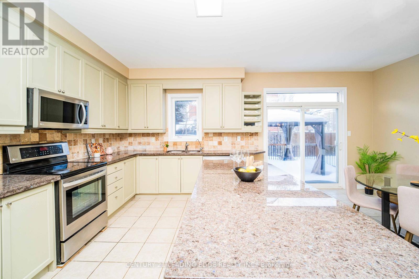 49 Stonechurch Crescent, Markham, Ontario  L6B 0J2 - Photo 15 - N12738654