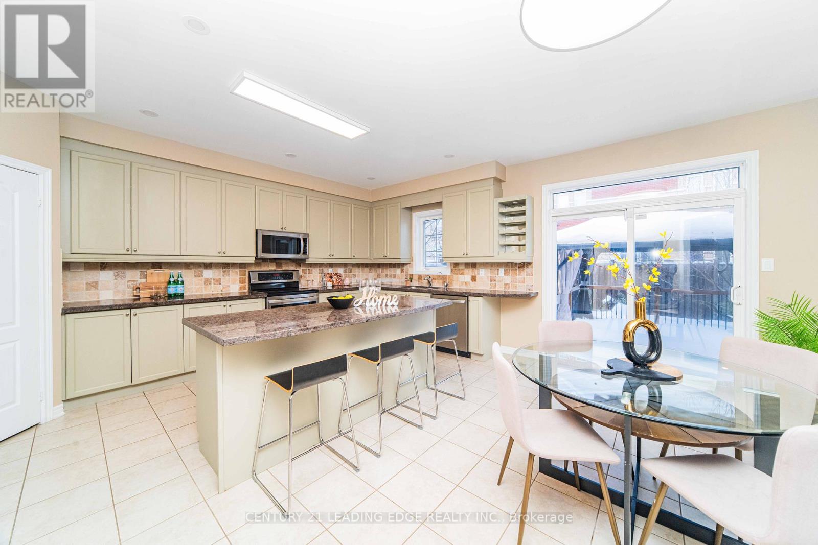 49 Stonechurch Crescent, Markham, Ontario  L6B 0J2 - Photo 16 - N12738654