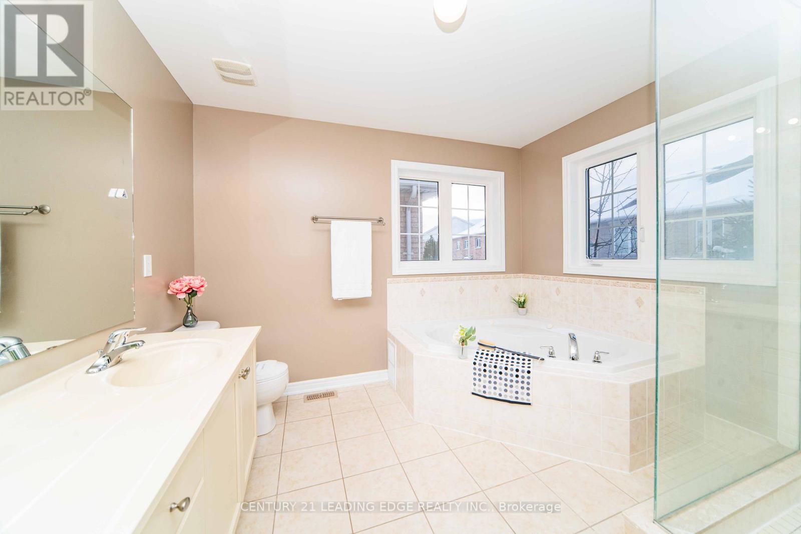 49 Stonechurch Crescent, Markham, Ontario  L6B 0J2 - Photo 36 - N12738654