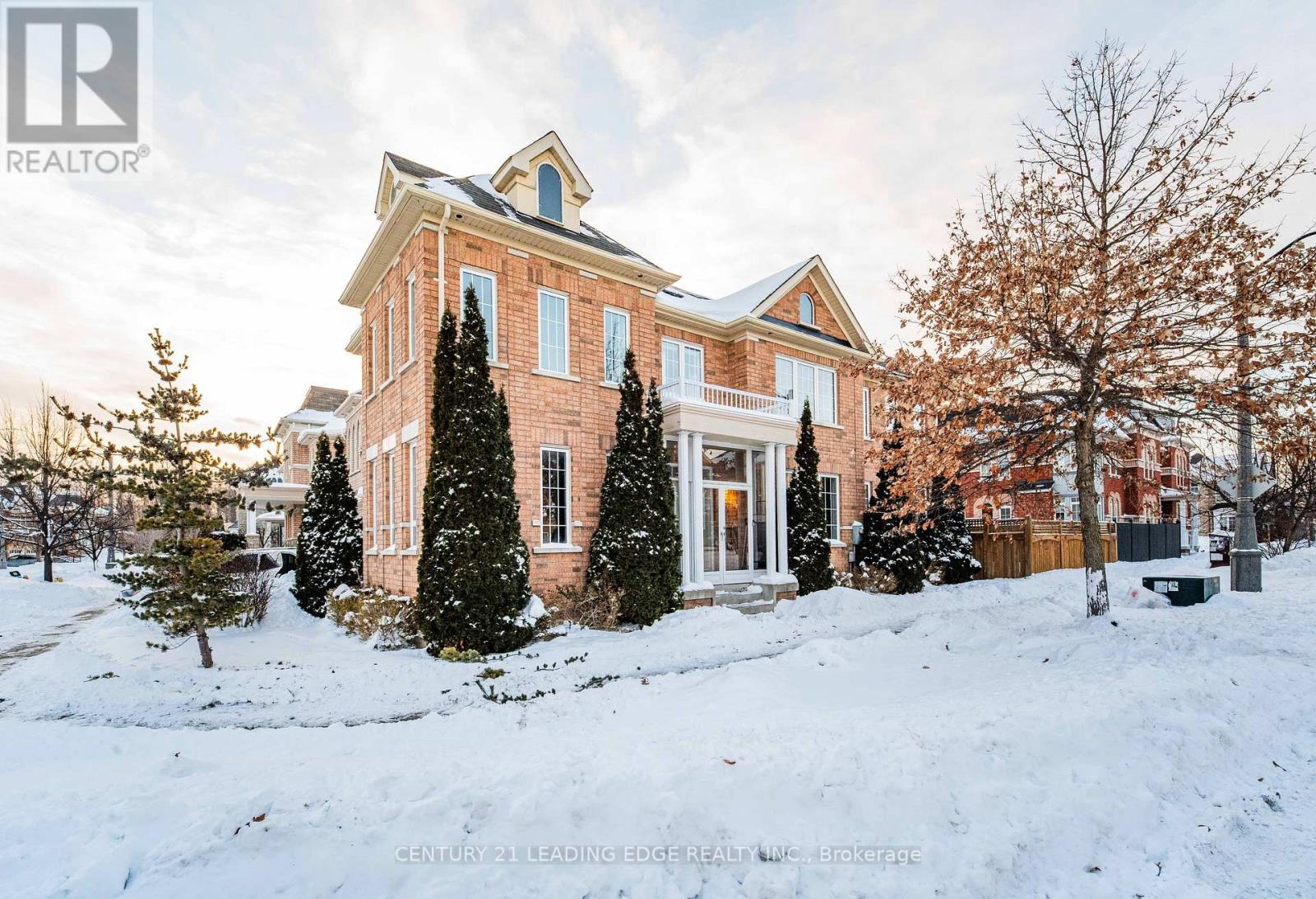 49 Stonechurch Crescent, Markham, Ontario  L6B 0J2 - Photo 4 - N12738654