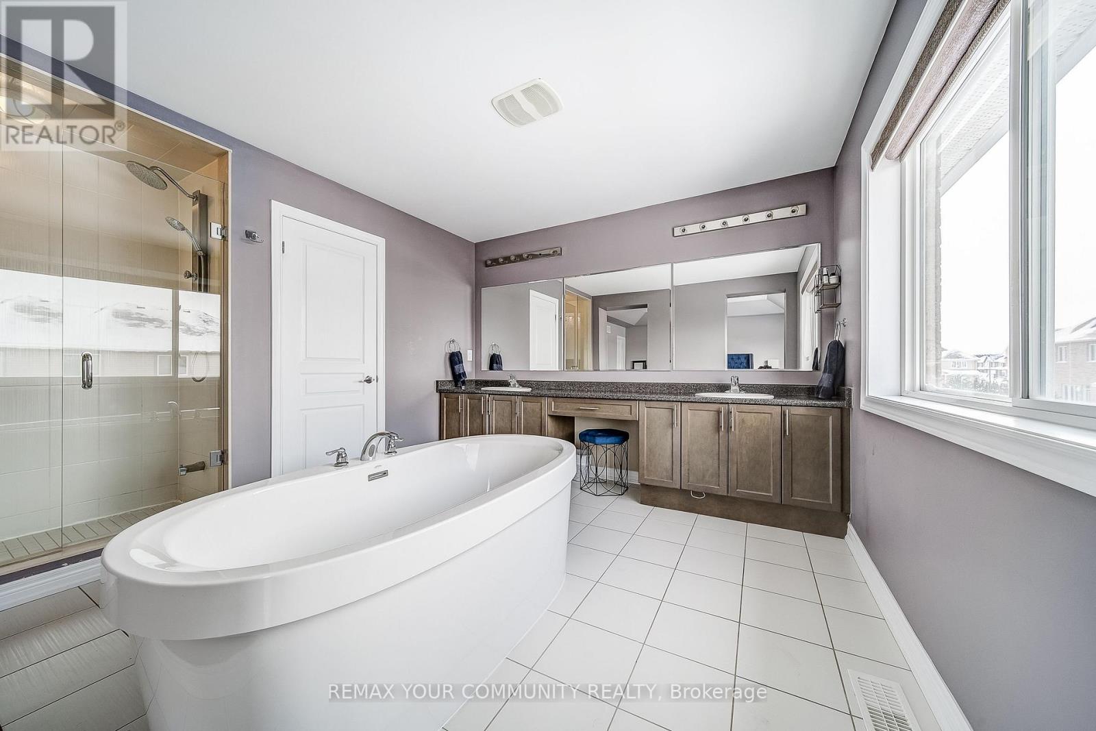 18 Beechener Street, Georgina, Ontario  L0E 1R0 - Photo 22 - N12738810