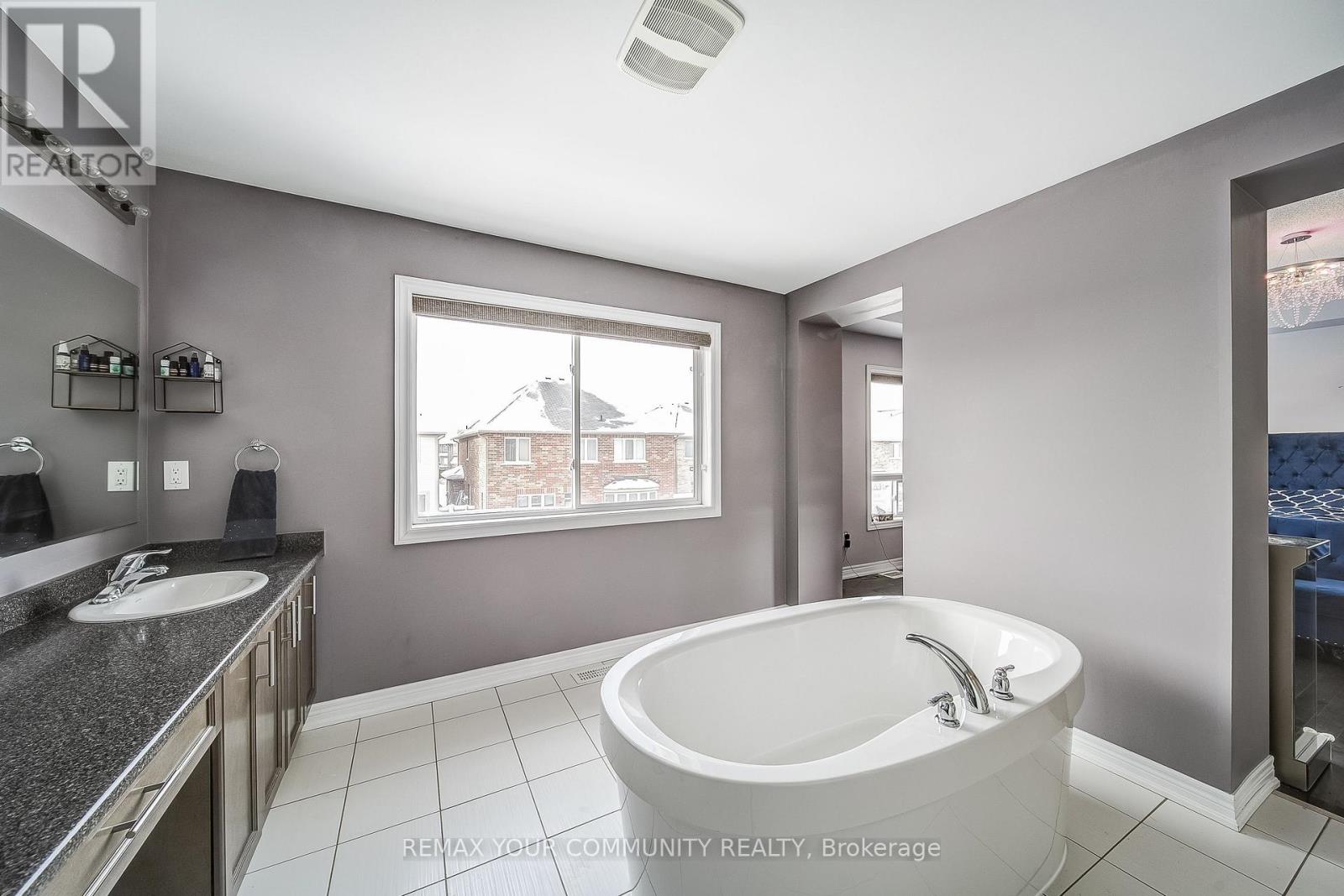 18 Beechener Street, Georgina, Ontario  L0E 1R0 - Photo 23 - N12738810