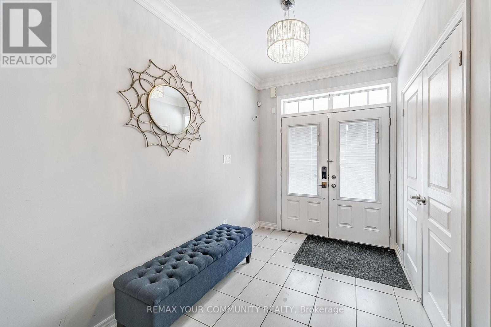 18 Beechener Street, Georgina, Ontario  L0E 1R0 - Photo 4 - N12738810