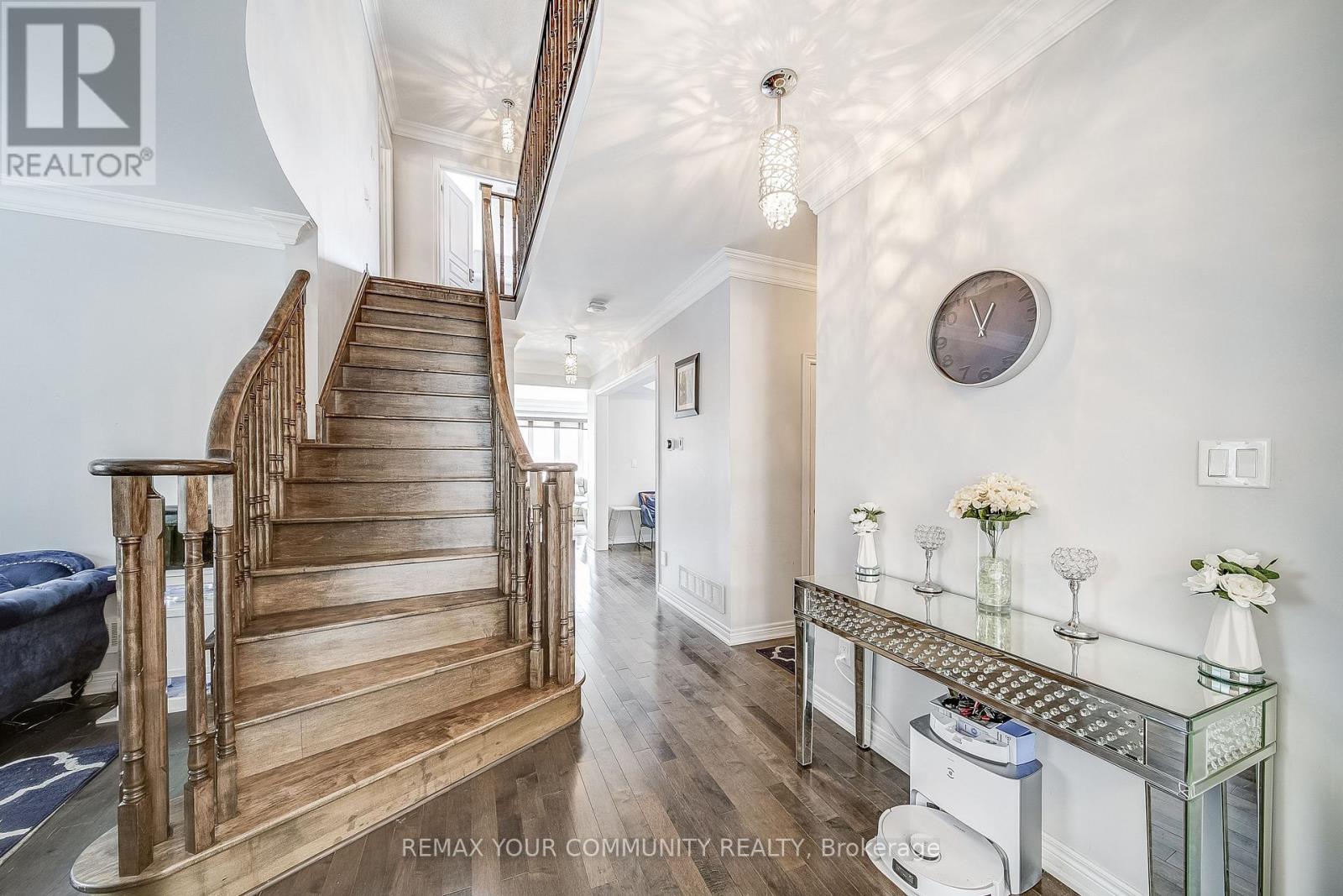 18 Beechener Street, Georgina, Ontario  L0E 1R0 - Photo 5 - N12738810