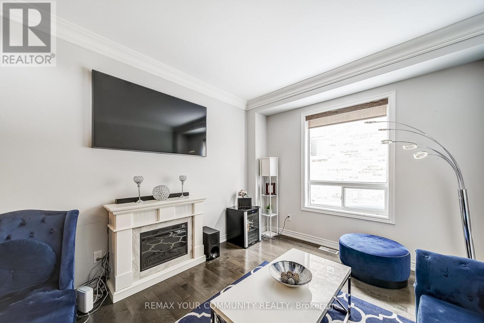 18 Beechener Street, Georgina, Ontario  L0E 1R0 - Photo 7 - N12738810