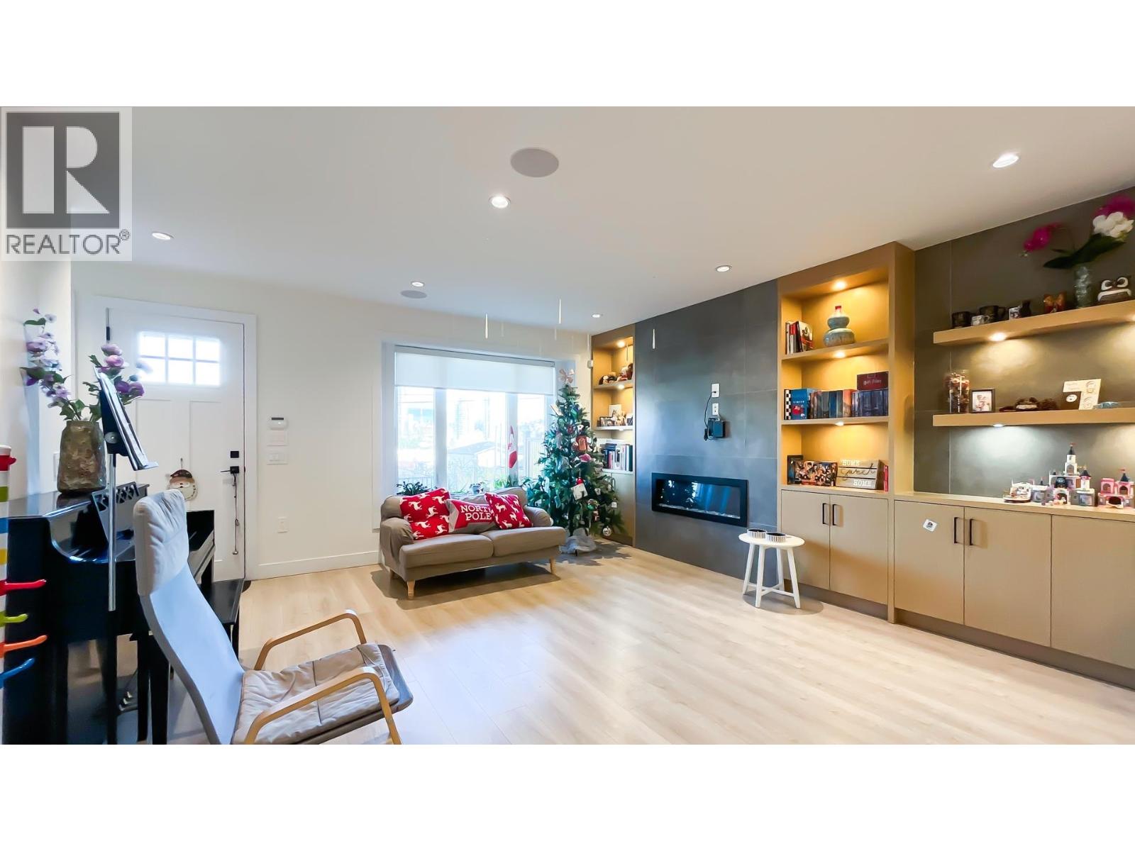 5086 Manor Street, Burnaby, British Columbia V5G 1B5 - Photo 2 - R3080604