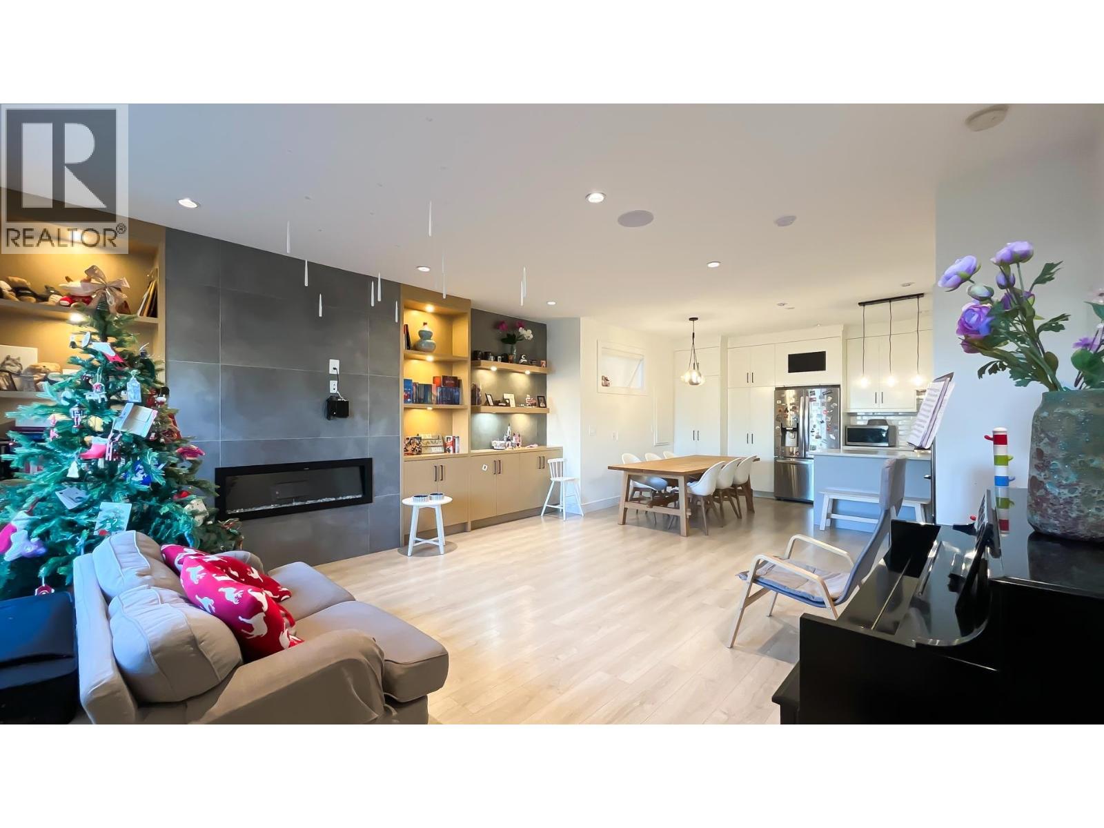 5086 Manor Street, Burnaby, British Columbia V5G 1B5 - Photo 4 - R3080604