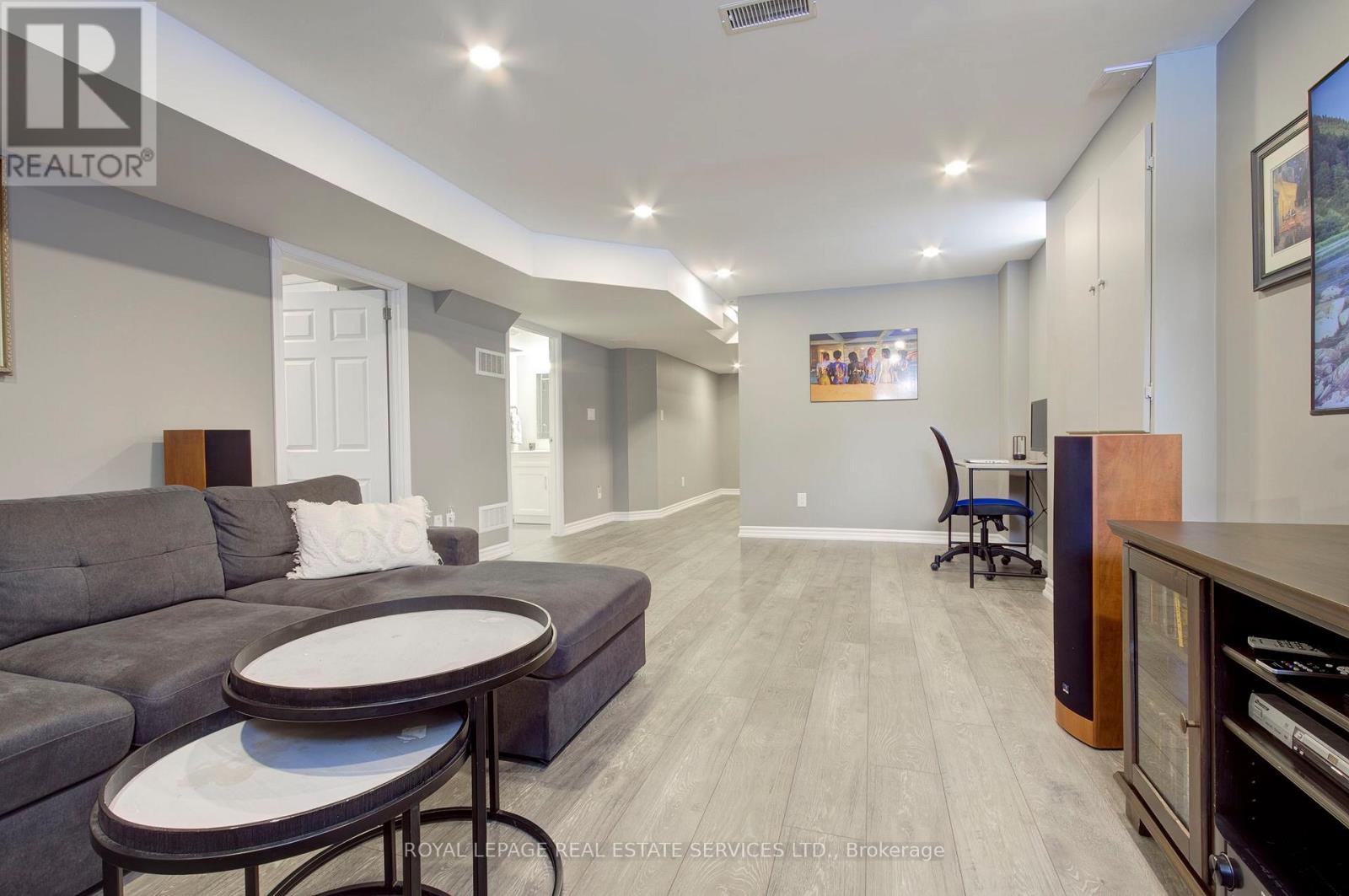 2275 Littondale Lane, Oakville, Ontario  L6M 0A6 - Photo 32 - W12738652