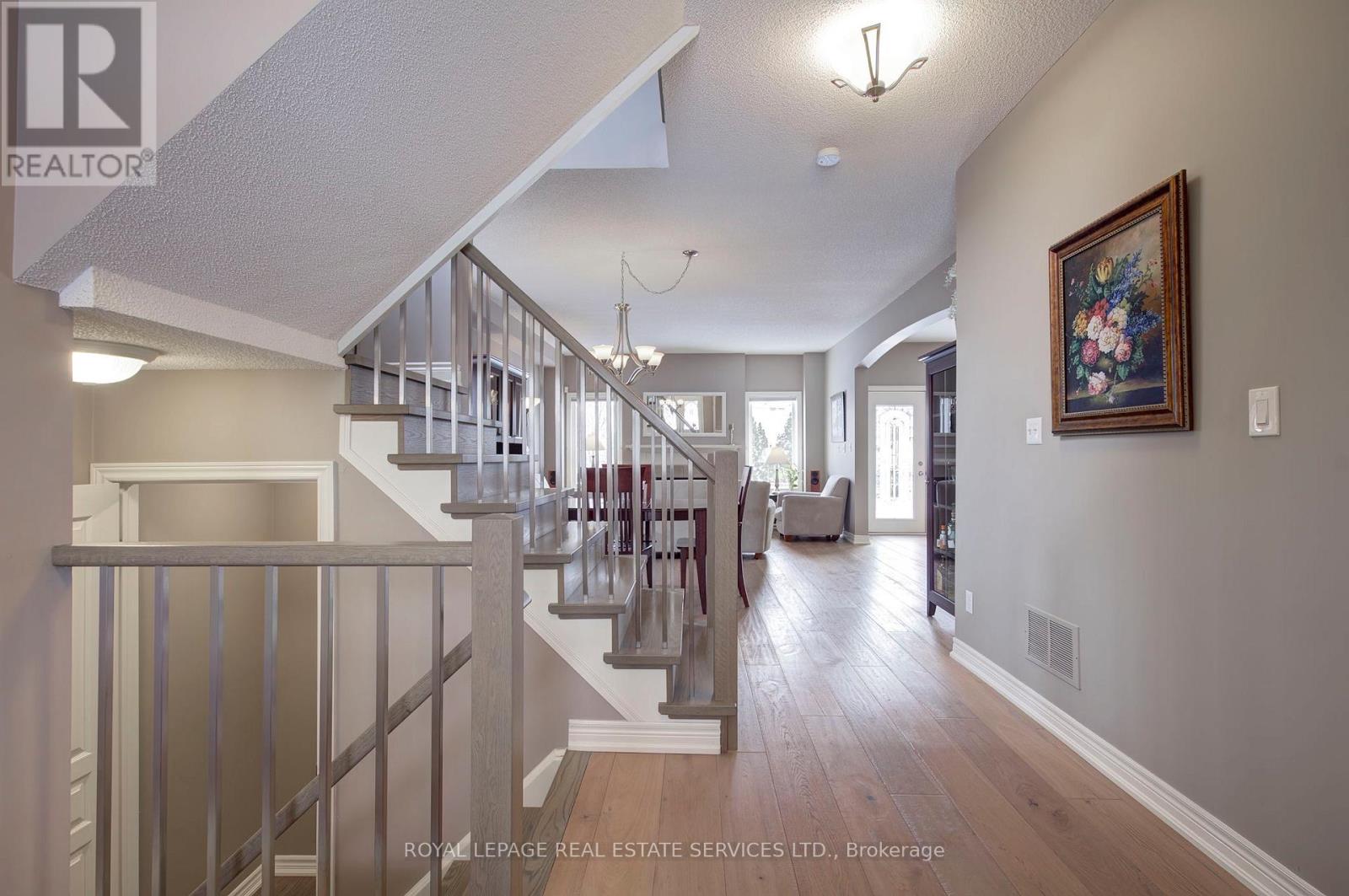 2275 Littondale Lane, Oakville, Ontario  L6M 0A6 - Photo 6 - W12738652