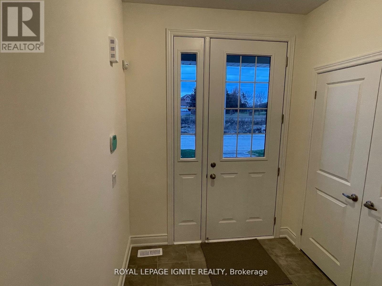 35 Bushwood Trail, Brampton, Ontario  L6Y 6G6 - Photo 2 - W12738660