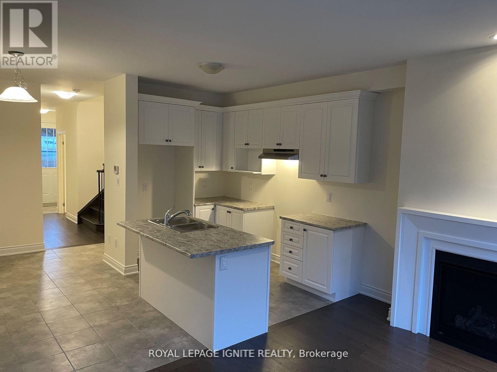 35 Bushwood Trail, Brampton, Ontario  L6Y 6G6 - Photo 4 - W12738660