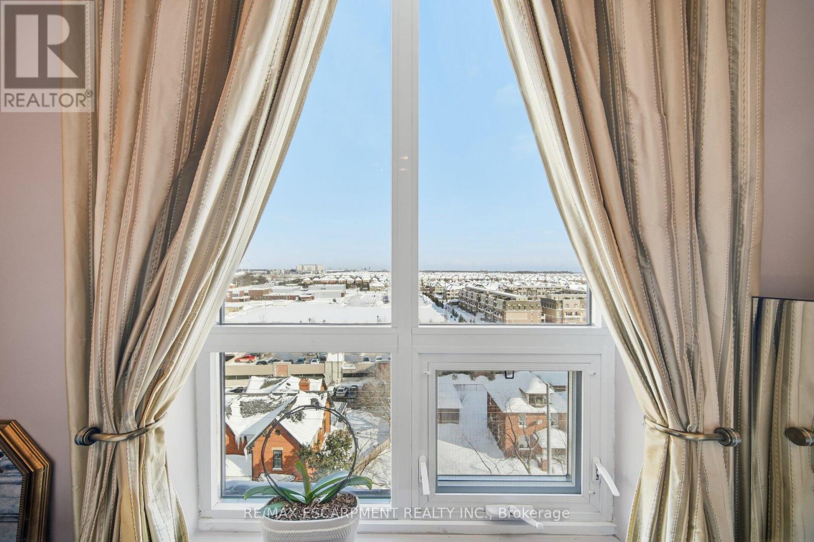 Ph #811 - 2486 Old Bronte Road, Oakville, Ontario  L6M 0Y4 - Photo 21 - W12738668