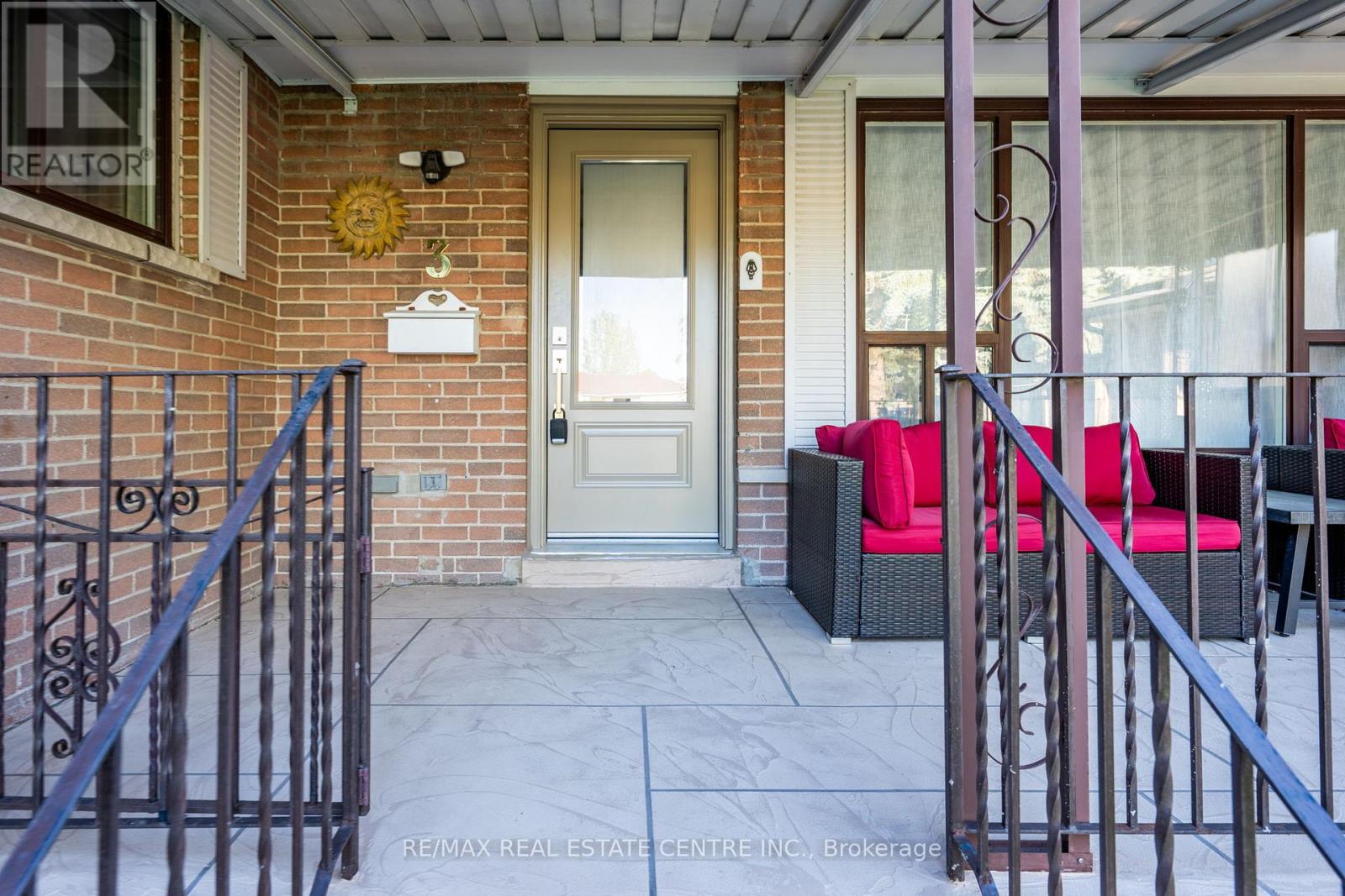 3 Dunn Place, Brampton, Ontario  L6T 1S2 - Photo 5 - W12738698