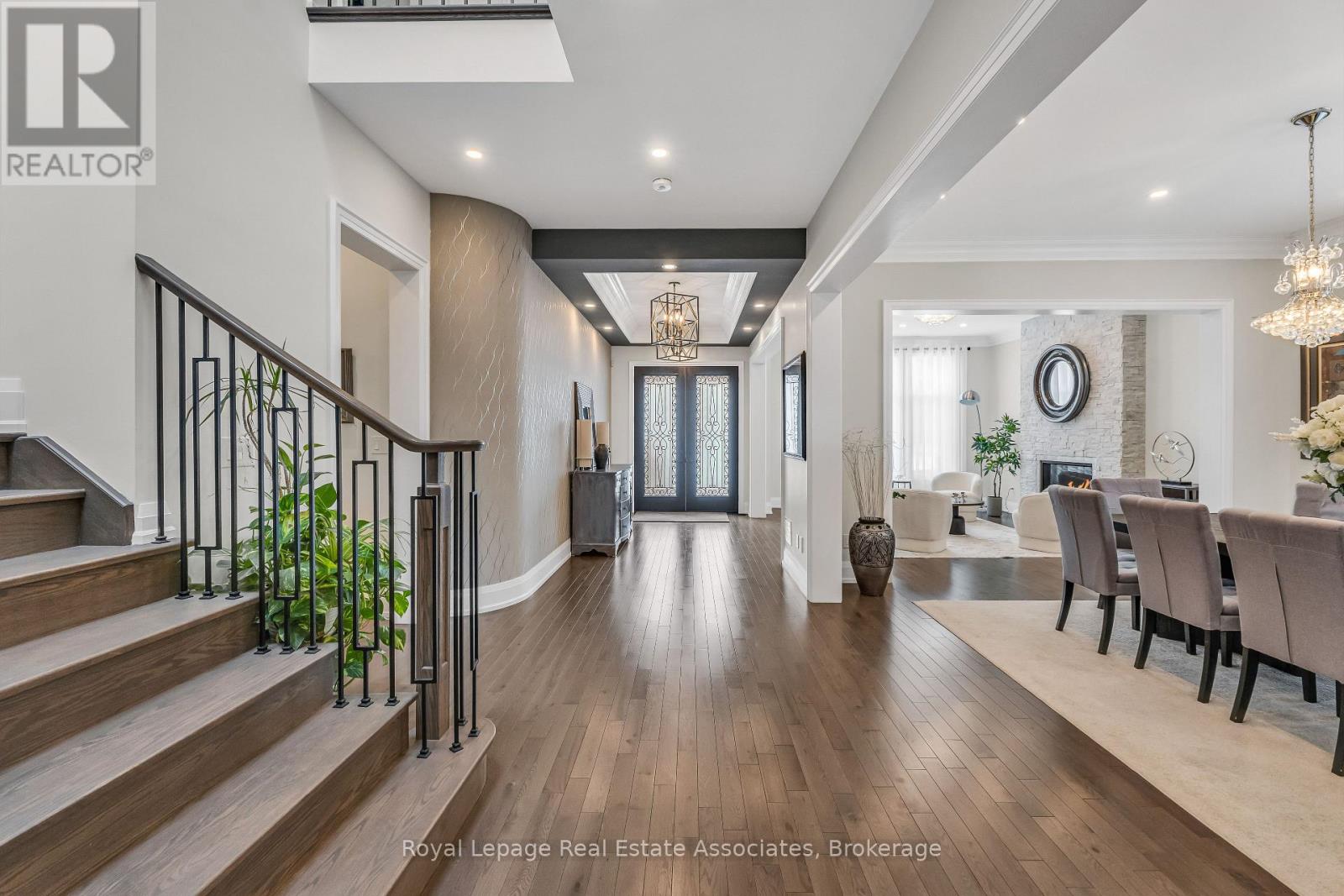 1285 Mineola Gardens, Mississauga, Ontario  L5G 3Y5 - Photo 2 - W12738704