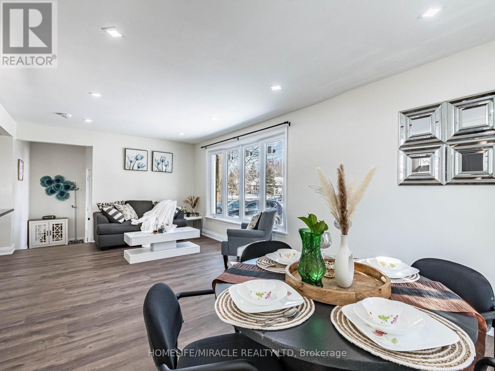 36 Mclaughlin Road N, Brampton (Northwood Park), Ontario  L6X 1Y5 - Photo 11 - W12738714