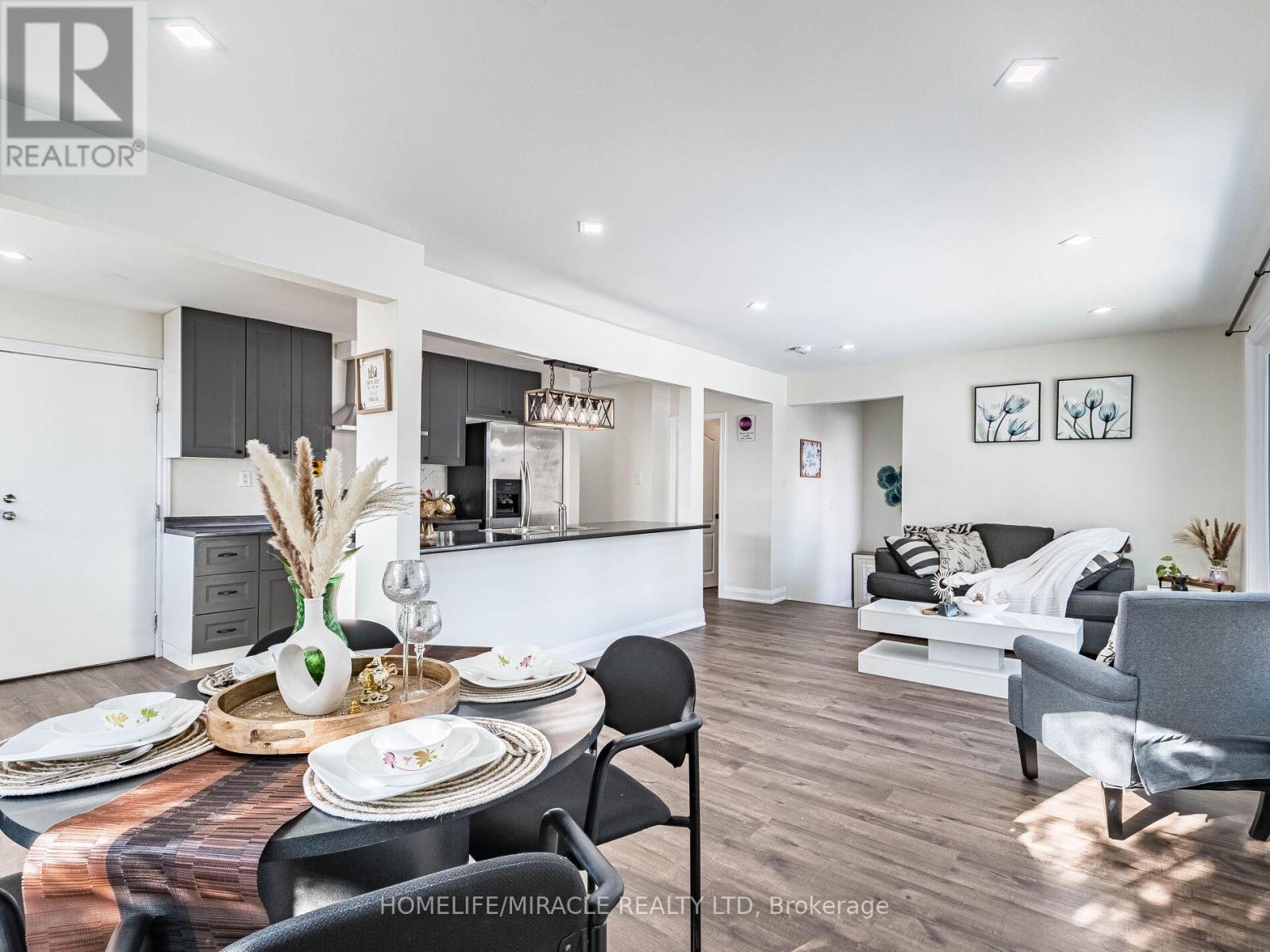 36 Mclaughlin Road N, Brampton (Northwood Park), Ontario  L6X 1Y5 - Photo 12 - W12738714