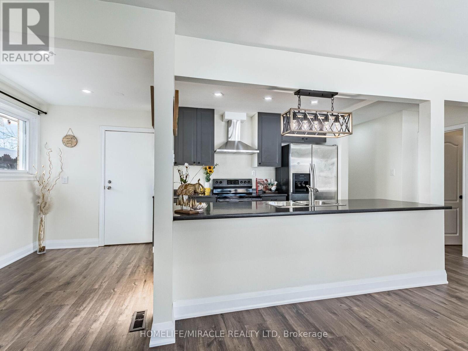 36 Mclaughlin Road N, Brampton (Northwood Park), Ontario  L6X 1Y5 - Photo 16 - W12738714