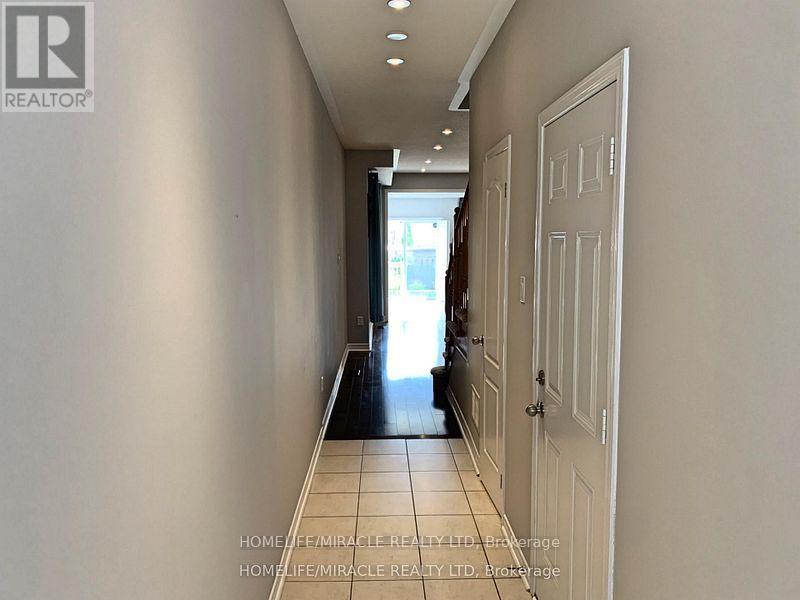 866 Francine Crescent, Mississauga, Ontario  L5V 0E2 - Photo 3 - W12738816