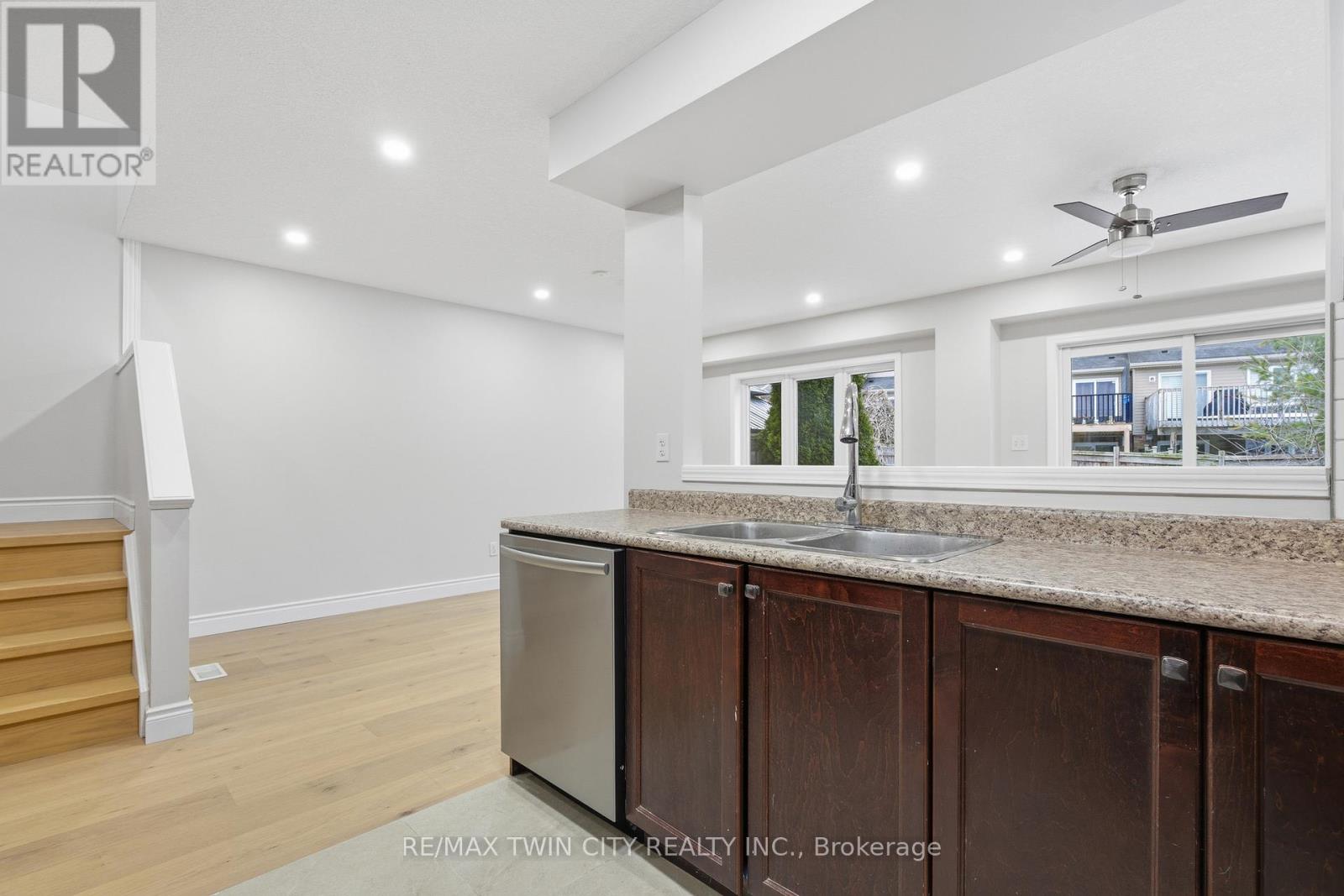 930 Zeller Crescent, Kitchener, Ontario  N2A 0C7 - Photo 11 - X12738642