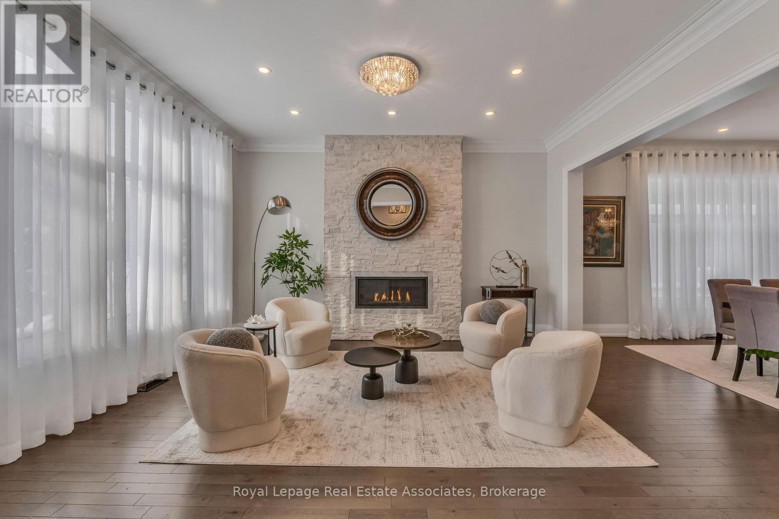 1285 Mineola Gardens, Mississauga, Ontario  L5G 3Y5 - Photo 4 - W12738704