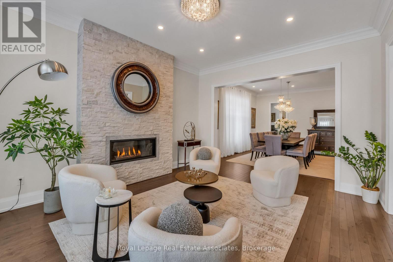 1285 Mineola Gardens, Mississauga, Ontario  L5G 3Y5 - Photo 5 - W12738704