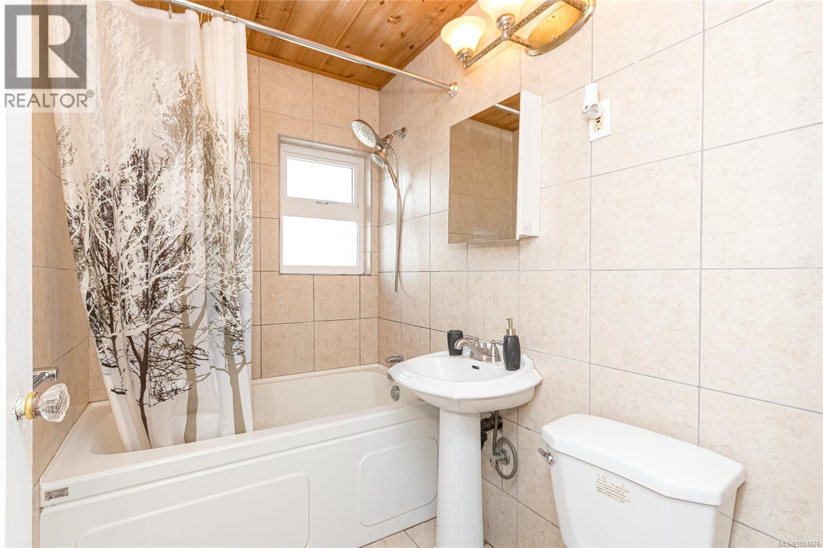 1645 Haultain St, Victoria, British Columbia  V8R 2K8 - Photo 11 - 1024626