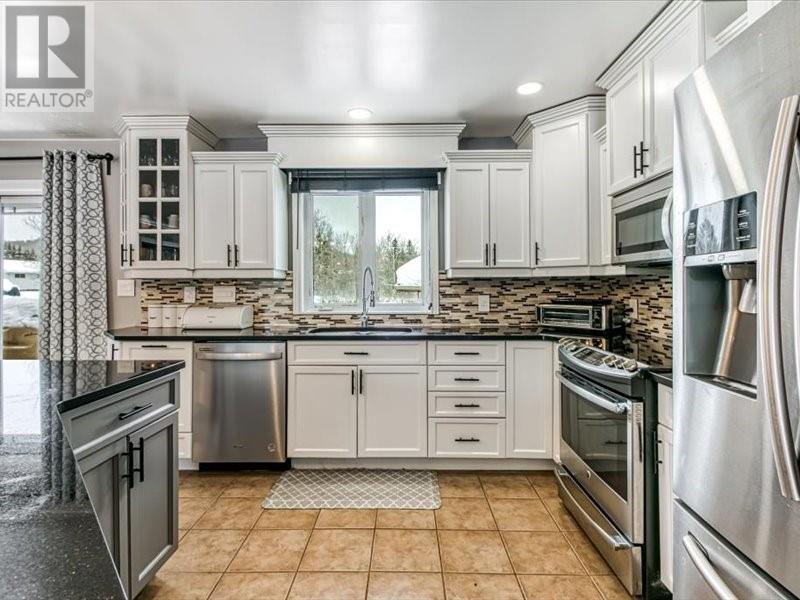 10 Riverbend Road, Greater Sudbury, Ontario  P3E 4N1 - Photo 3 - 2126259