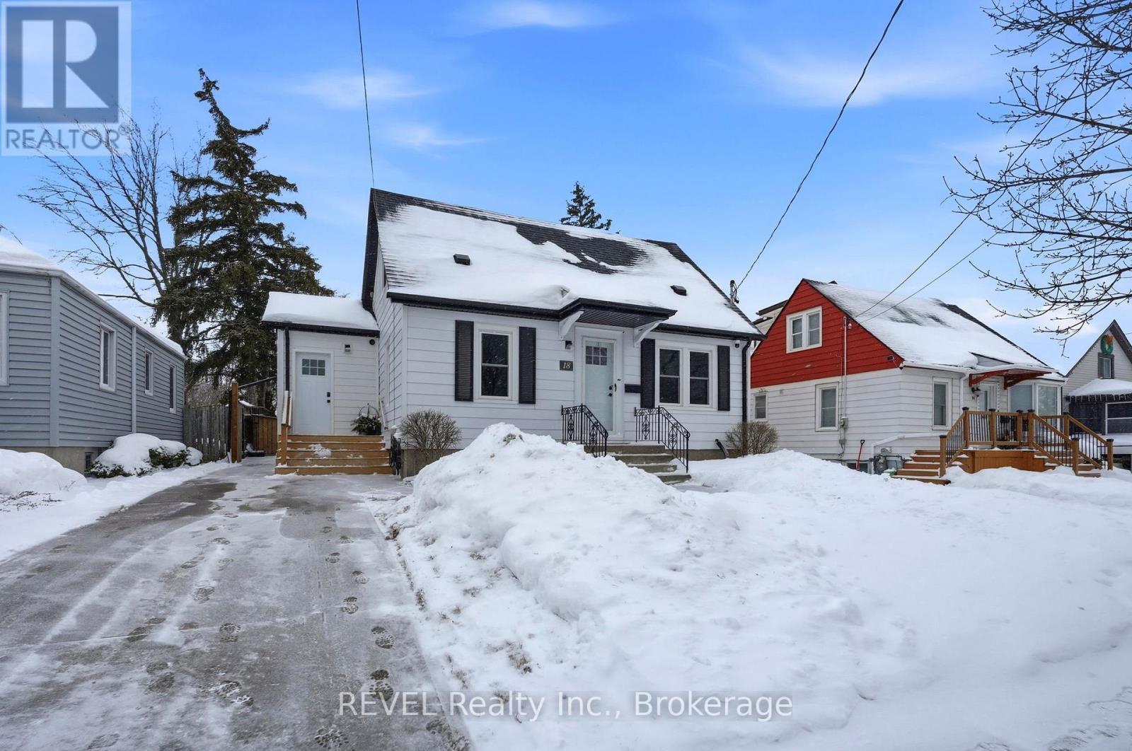 18 Lincoln Avenue, St. Catharines (Oakdale), Ontario  L2P 2C6 - Photo 1 - X12738884