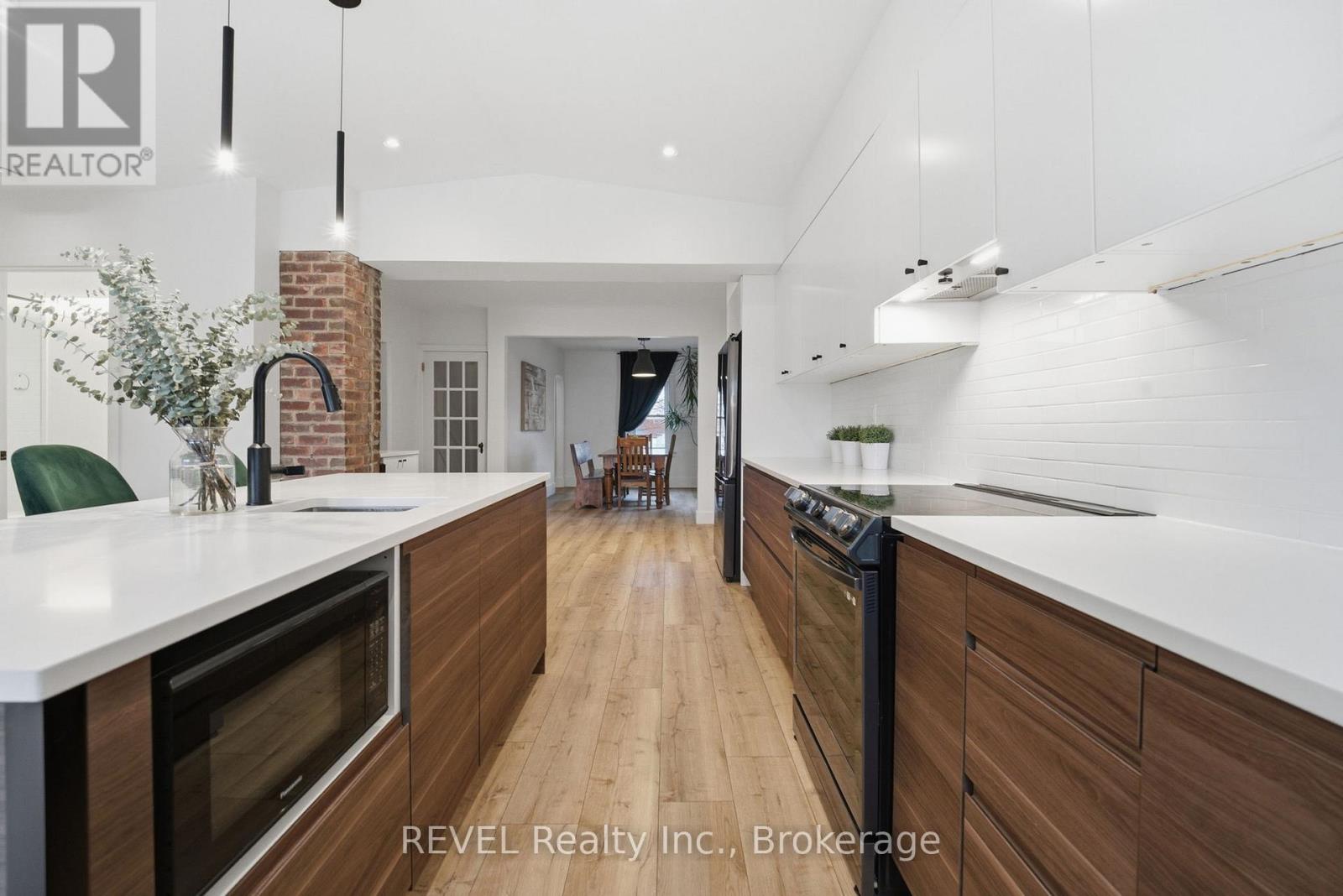 18 Lincoln Avenue, St. Catharines (Oakdale), Ontario  L2P 2C6 - Photo 4 - X12738884