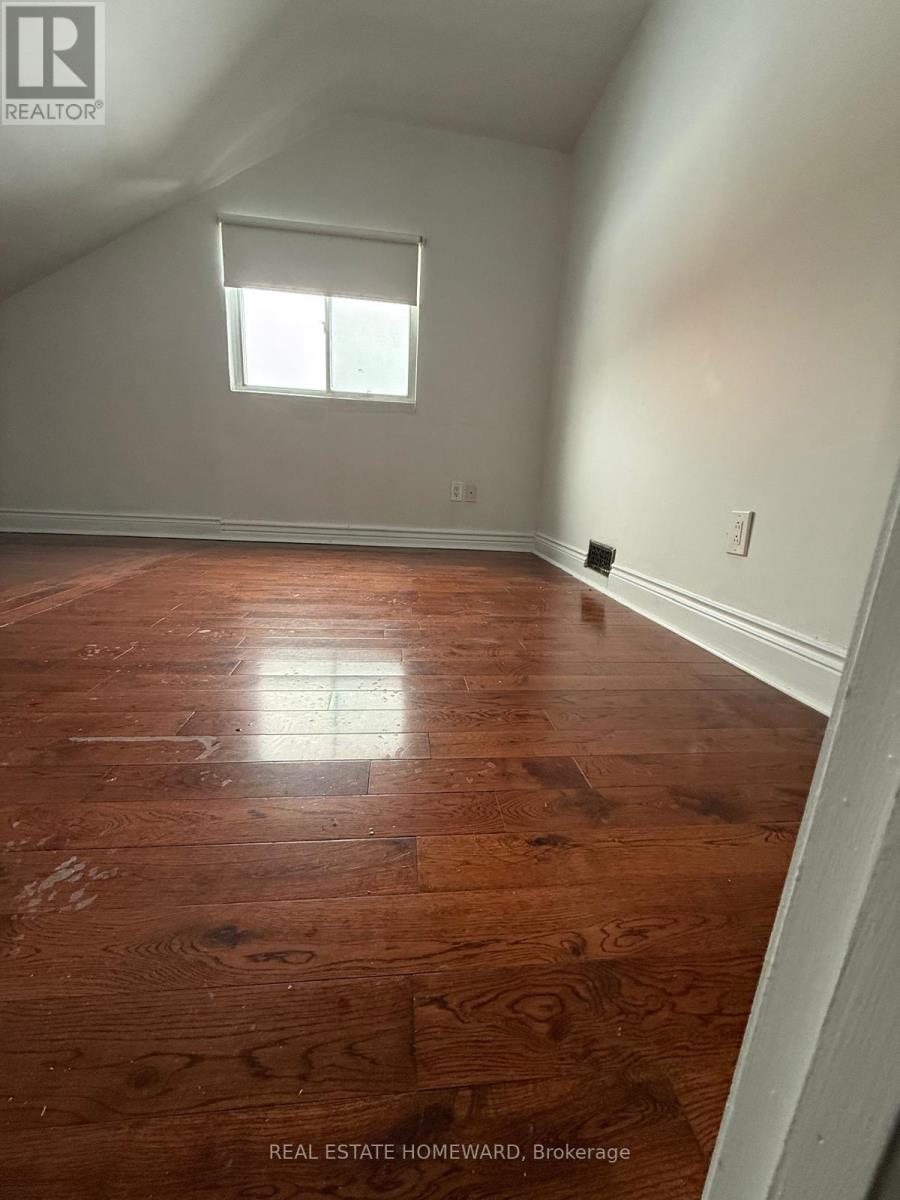 Upper - 1234 Gerrard Street E, Toronto, Ontario  M4L 1Y6 - Photo 14 - E12735656