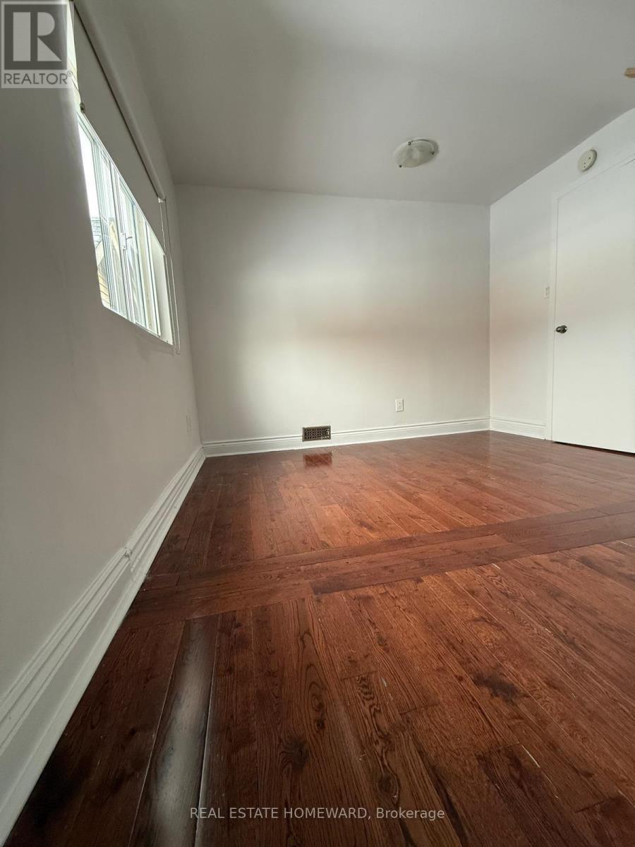 Upper - 1234 Gerrard Street E, Toronto, Ontario  M4L 1Y6 - Photo 5 - E12735656