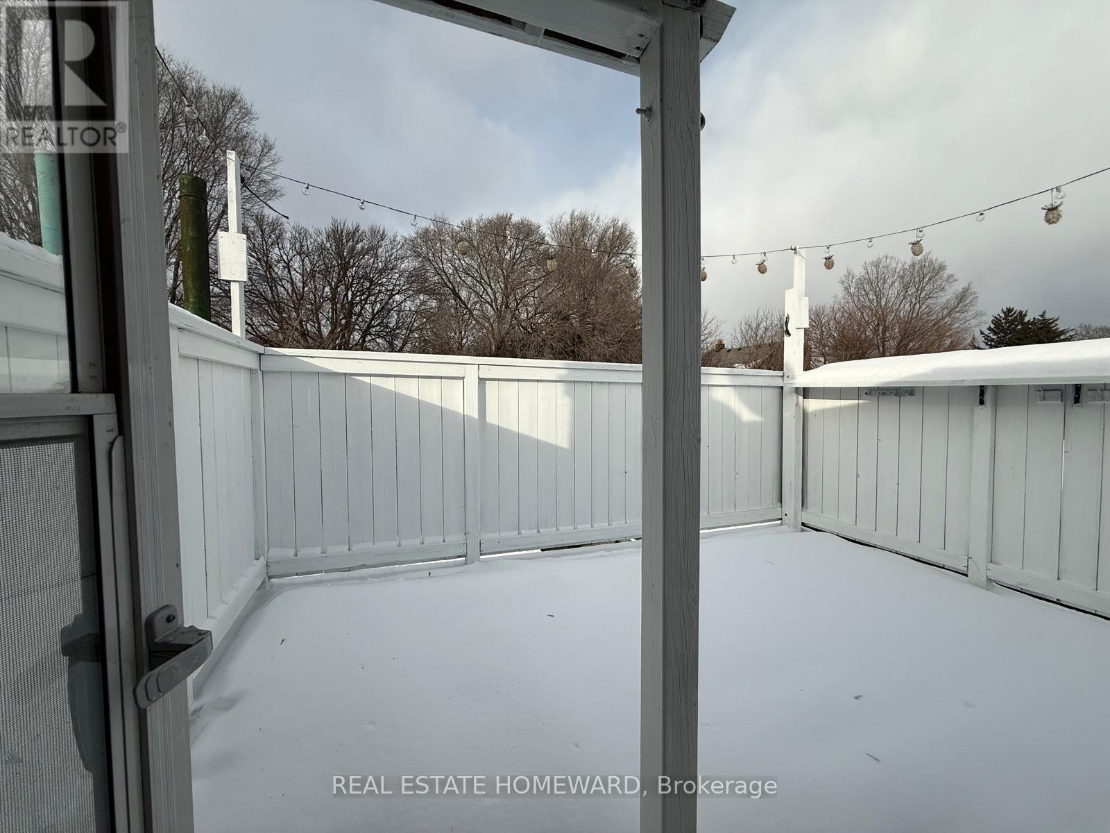 Upper - 1234 Gerrard Street E, Toronto, Ontario  M4L 1Y6 - Photo 11 - E12735656