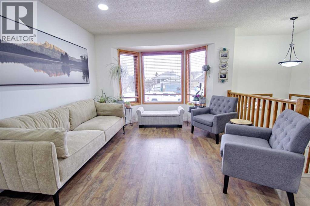 46 Heritage Crescent W, Lethbridge, Alberta  T1k 6X2 - Photo 2 - A2281440