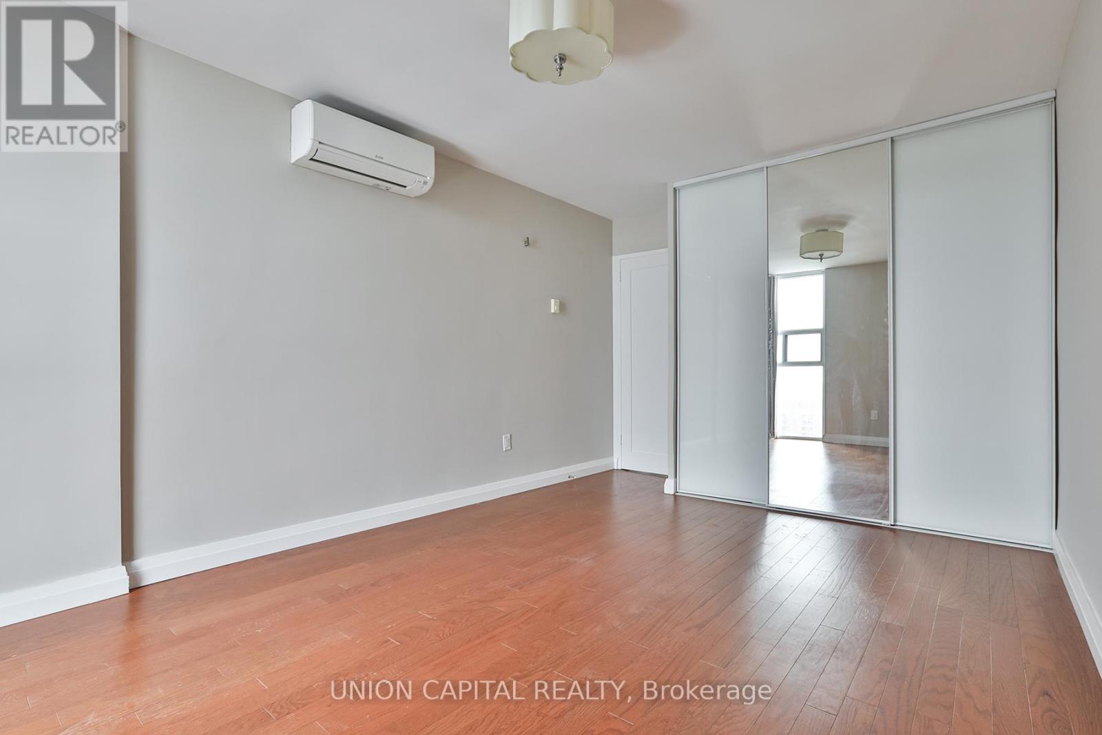 2112 - 40 Homewood Avenue, Toronto, Ontario  M4Y 2K2 - Photo 12 - C12738894