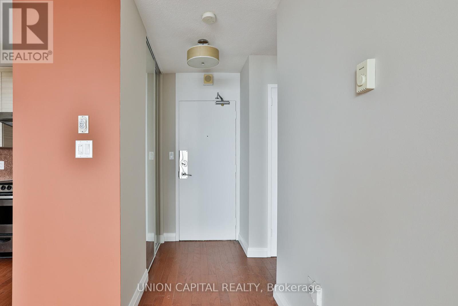 2112 - 40 Homewood Avenue, Toronto, Ontario  M4Y 2K2 - Photo 2 - C12738894