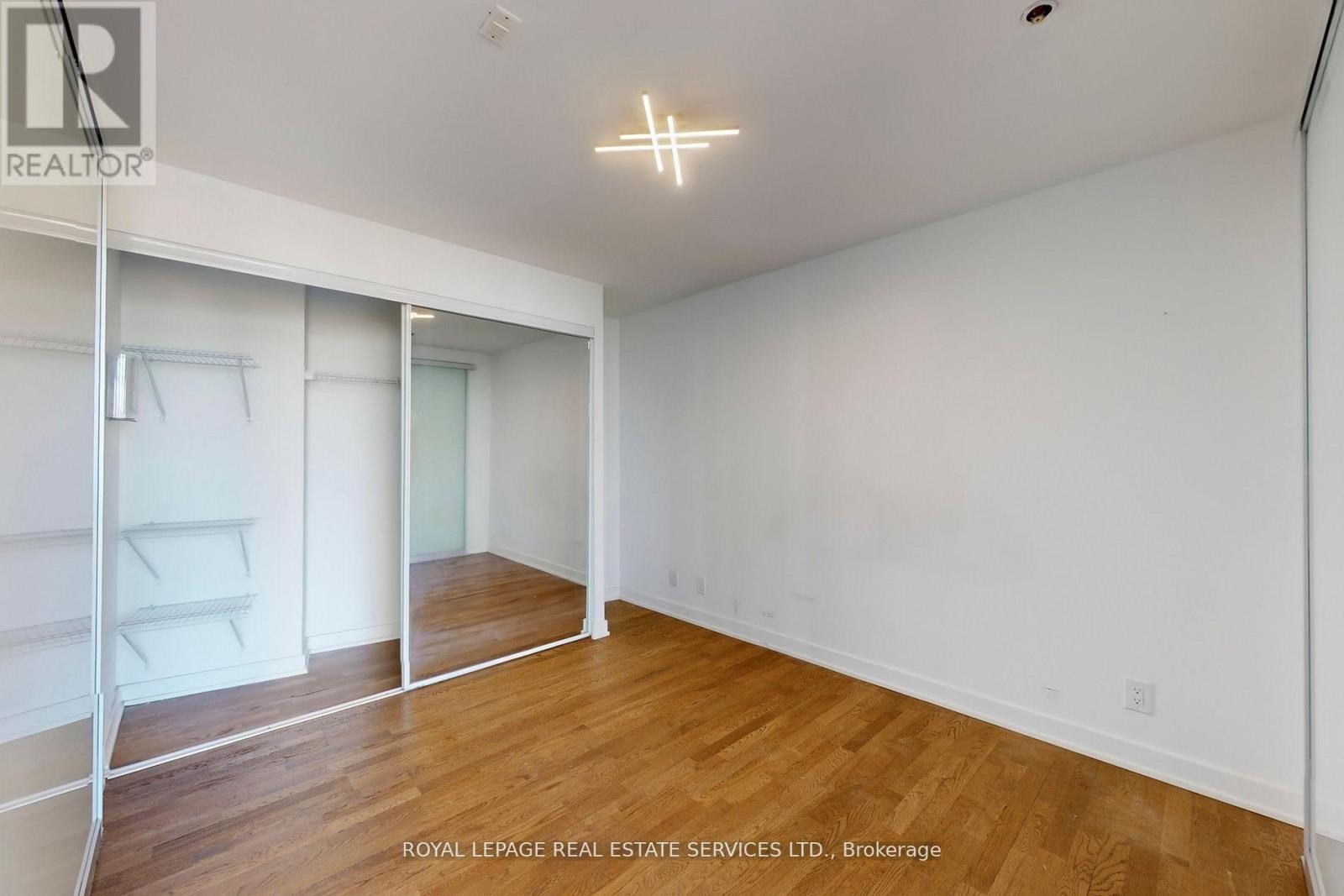 803 - 15 Beverley Street, Toronto, Ontario  M5T 1X8 - Photo 16 - C12738928