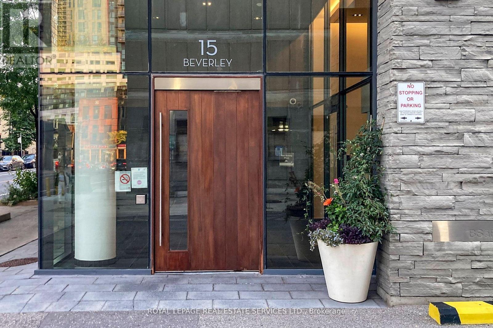 803 - 15 Beverley Street, Toronto, Ontario  M5T 1X8 - Photo 2 - C12738928