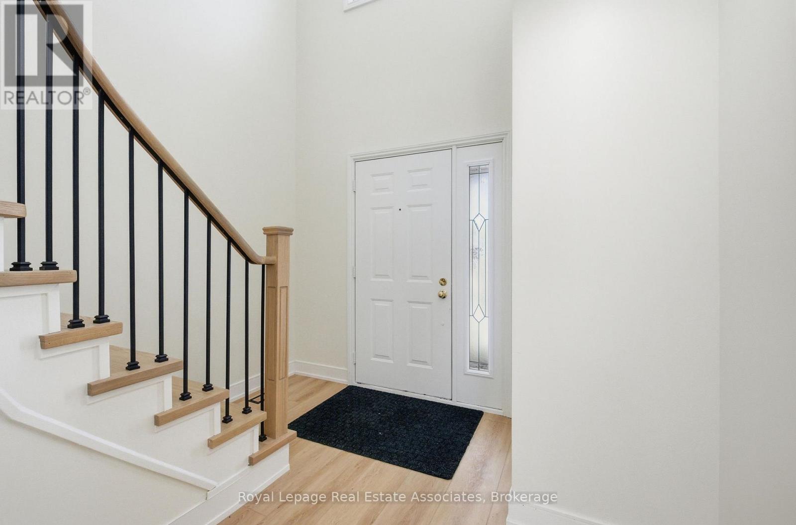 896 Roundelay Drive, Oshawa, Ontario  L1J 7T7 - Photo 3 - E12738926