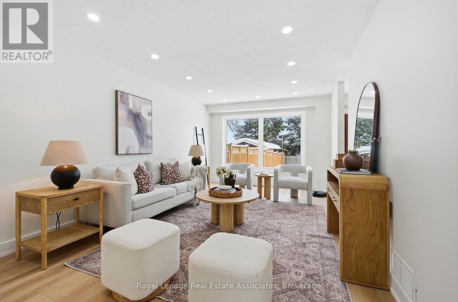 896 Roundelay Drive, Oshawa, Ontario  L1J 7T7 - Photo 5 - E12738926