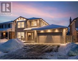 896 ROUNDELAY DRIVE, Oshawa, Ontario